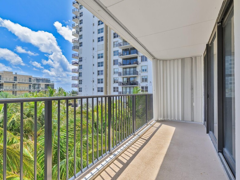 Building Photo - 2101 S Ocean Dr