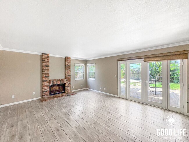 Building Photo - SD: Stunning 4BD/3BA Home in Vista with Panoramic Views, Private Balcony & Large Yard