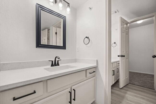 Building Photo - Spacious 2/2 Luxury Apartments in Midlothi...