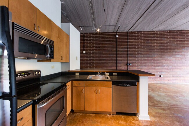 Building Photo - Amazing Industrial Studio at 626 N Graham!