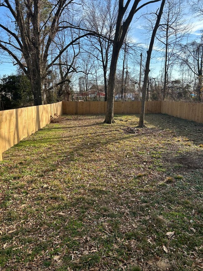 Building Photo - Ready to move in