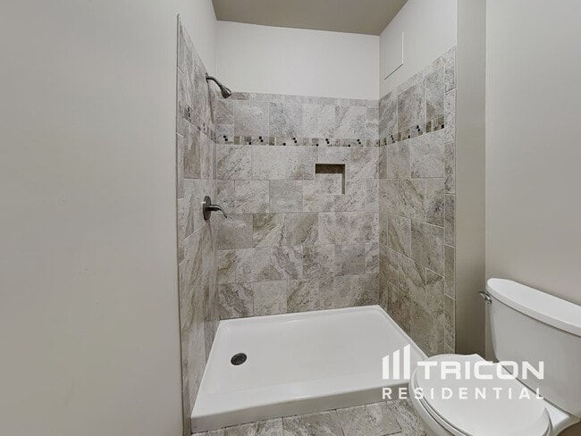 Building Photo - 5030 Glencliff Dr