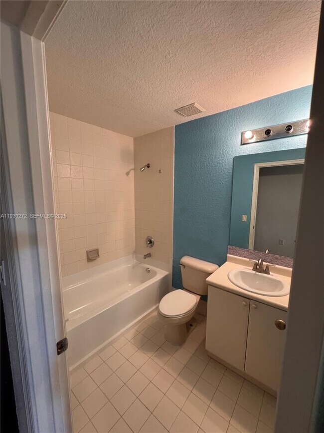 Building Photo - 2525 SE 15th Pl