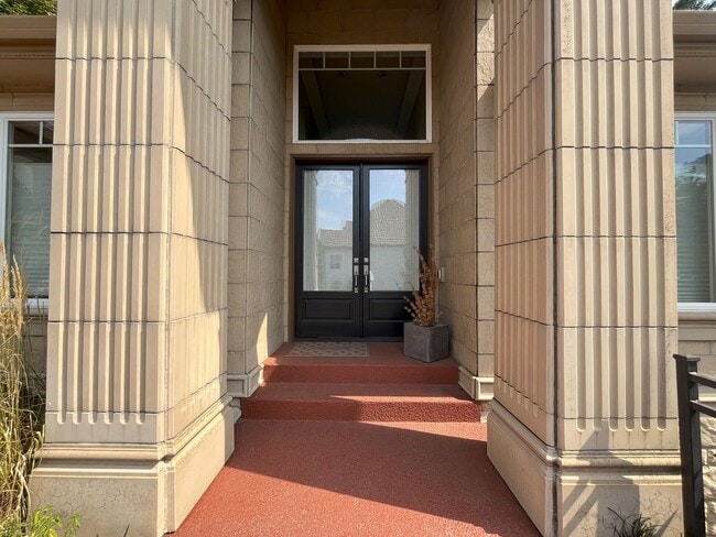 Building Photo - Forest-View Luxury Home with 5 Bedrooms, Luxury Primary Suite & Gourmet Kitchen