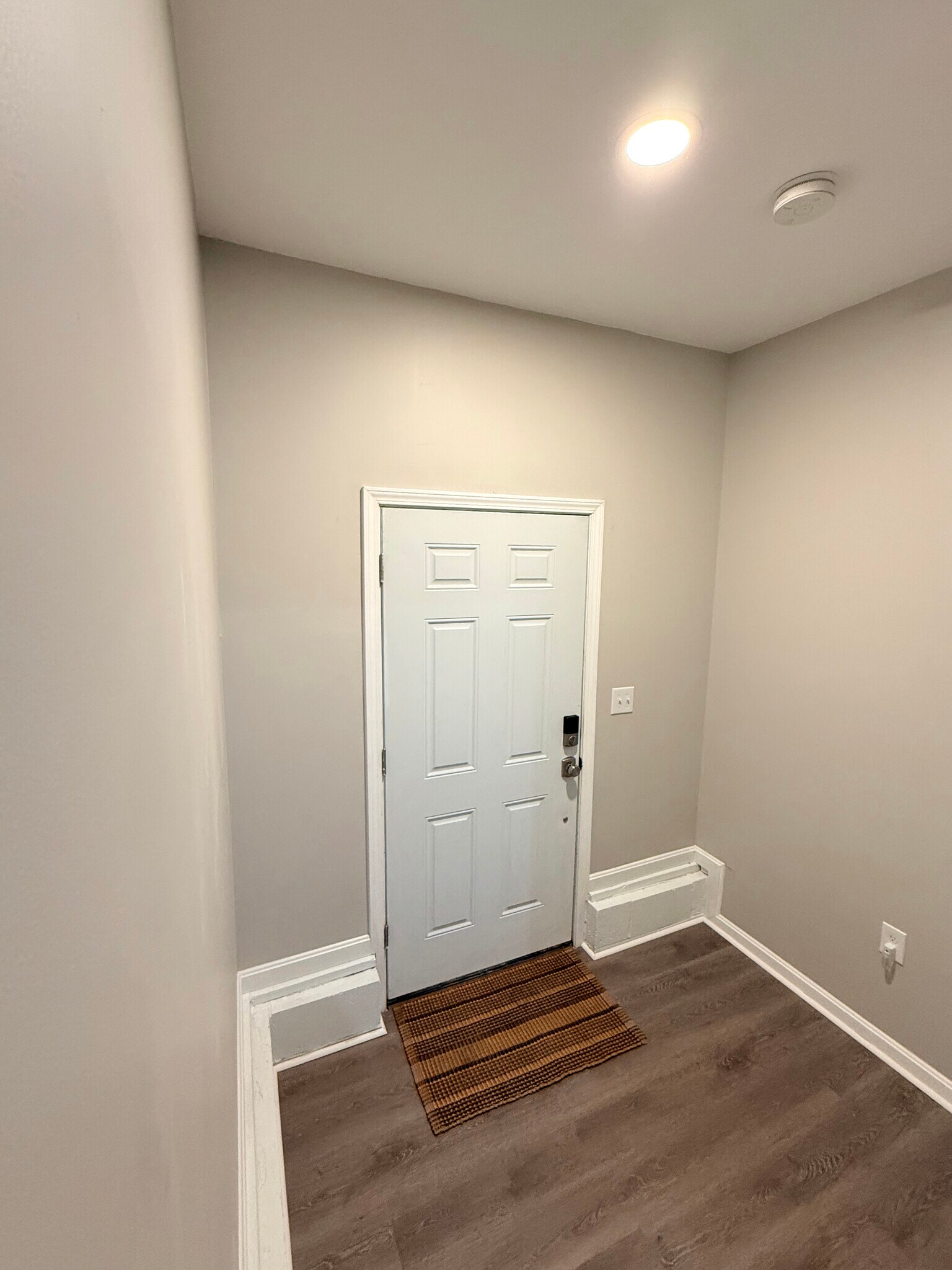 Building Photo - 737 Oak St