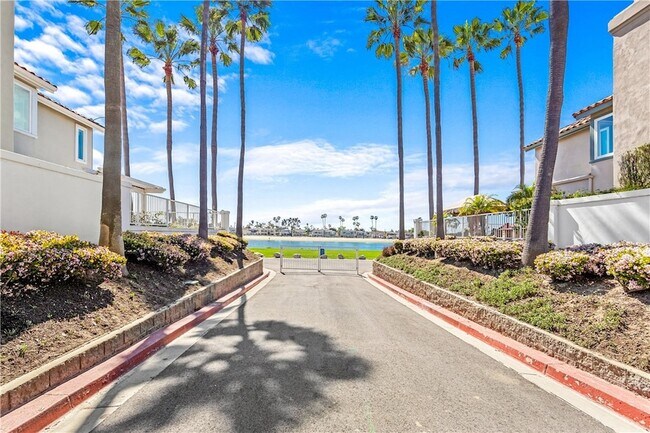 Building Photo - 5824 Spinnaker Bay Dr