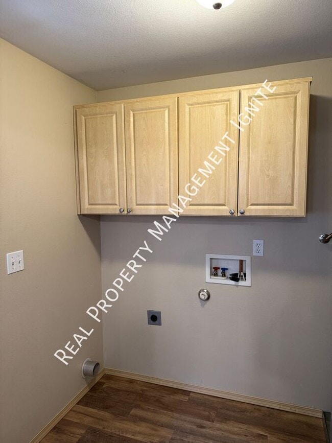 Building Photo - 53377 Eagle Ln