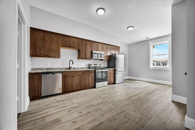 Building Photo - 318 S Locust St