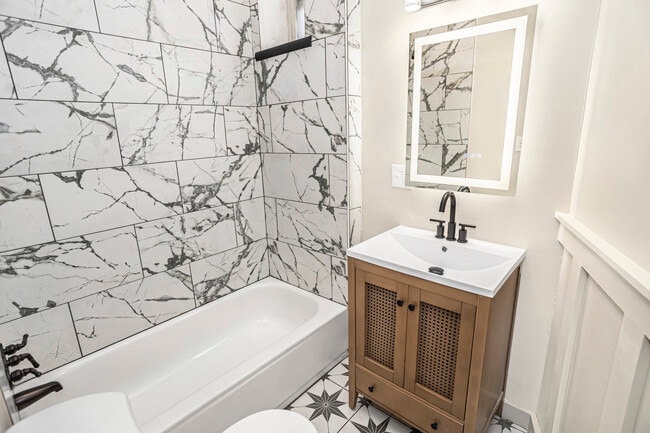 Building Photo - 2634 W Cortez St