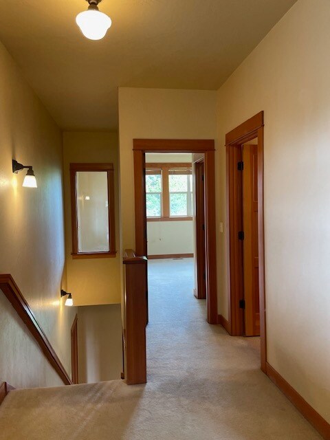 Building Photo - 2548 NW ORDWAY AVE