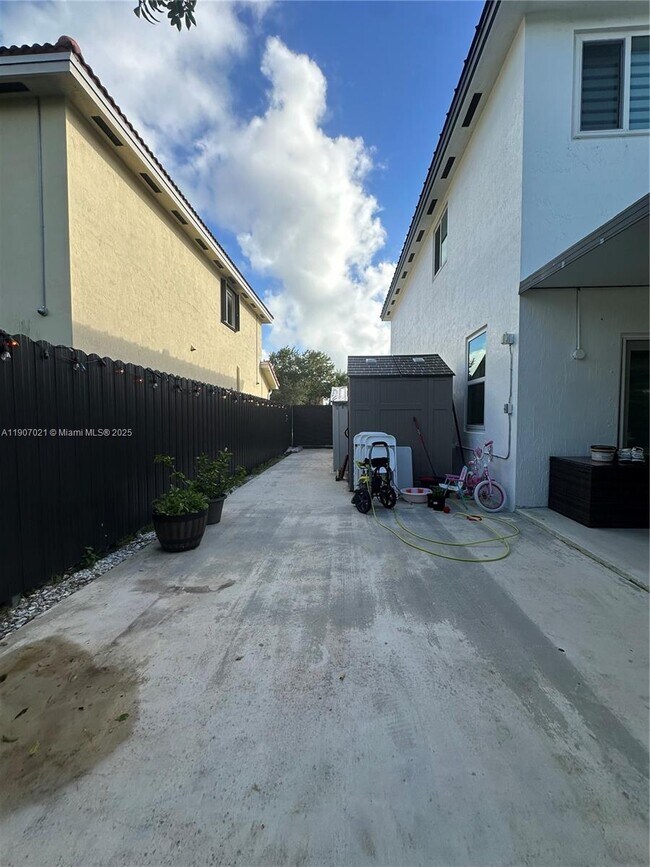 Building Photo - 12923 SW 285th Terrace