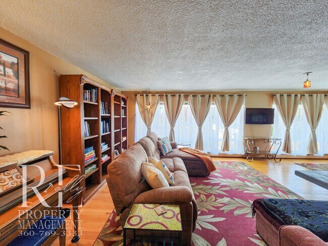 Building Photo - 2113 Brashem Ave