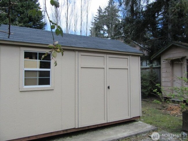 Building Photo - 2Bd/.75Ba Kirkland Condo
