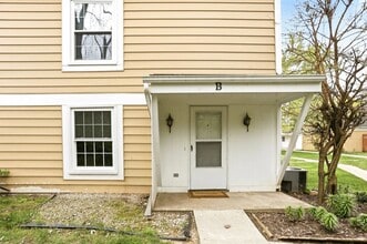 Building Photo - Updated 2 Bedroom Condo for Rent in Saginaw Township