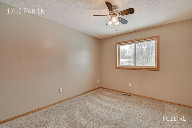 Building Photo - 1702 Par Ln