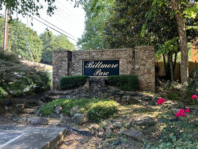 Building Photo - 7040 Biltmore Trce