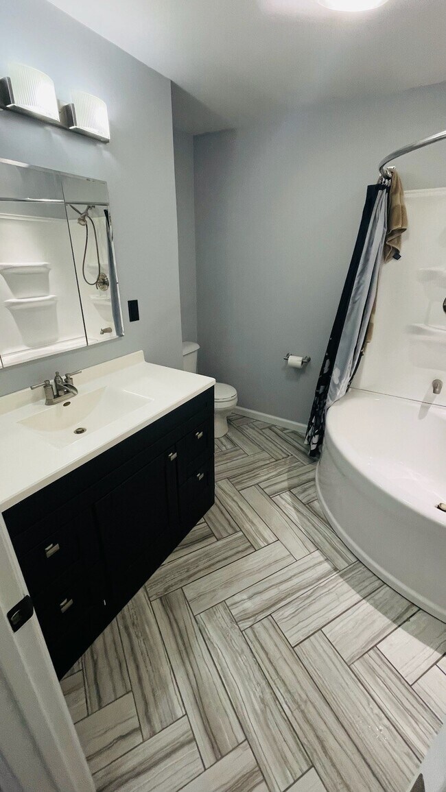 Building Photo - 837 Park St