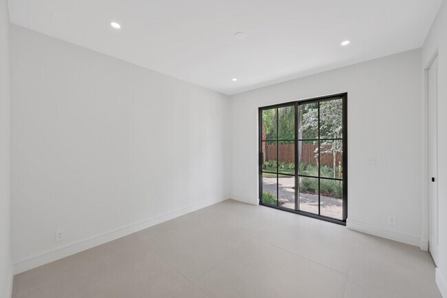 Building Photo - 1107 Periwinkle Ln