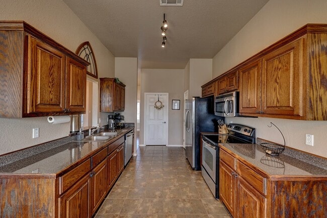 Building Photo - 2105 W Brunson St