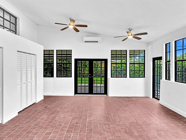 Building Photo - 8020 SW 19th St