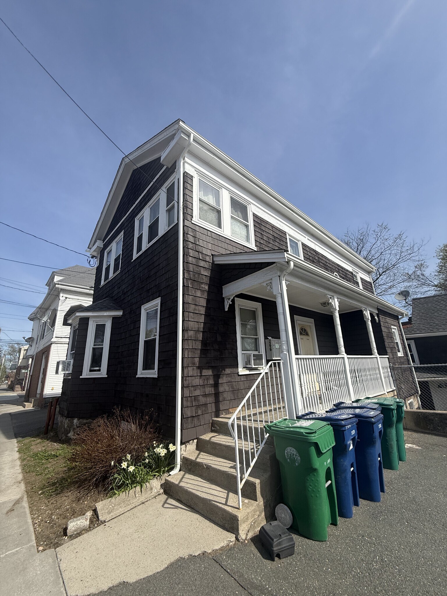 Building Photo - 266 Adams St