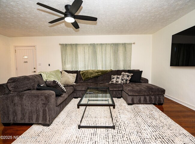 Building Photo - 2339 Broward Rd