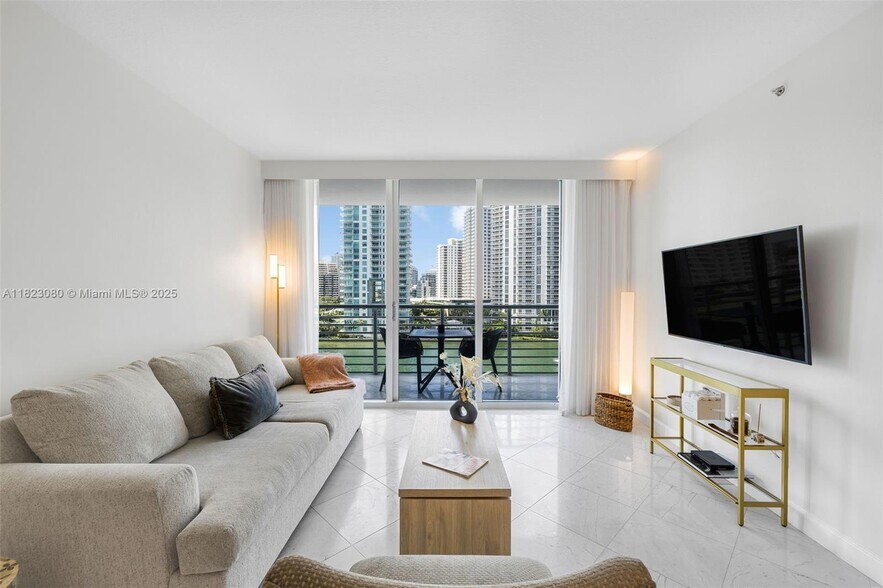 Building Photo - 325 S Biscayne Blvd