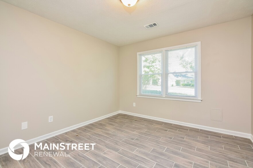 Building Photo - 1642 Sugarmaple Dr SW