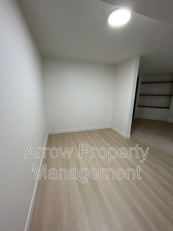 Building Photo - 205 E Arbor Ave