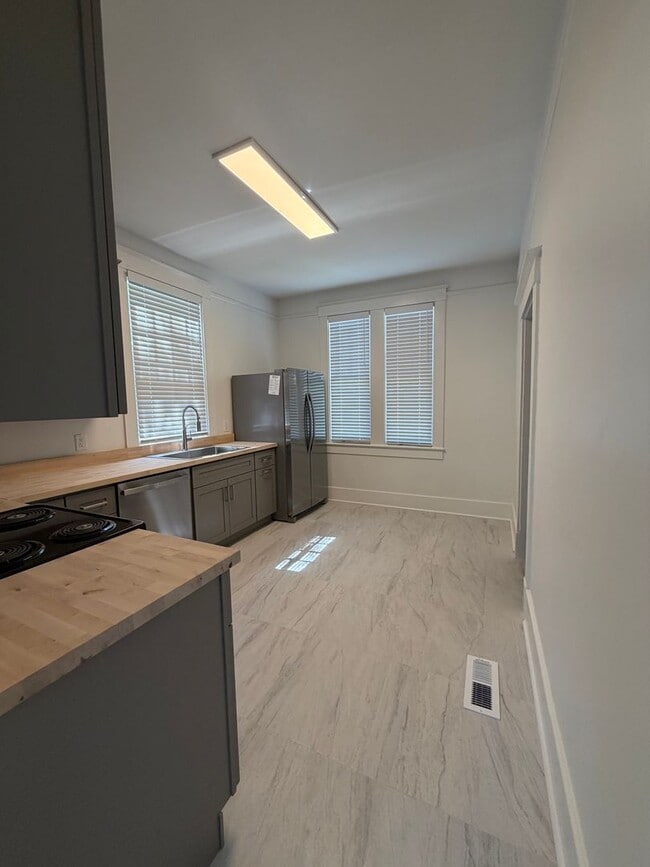 Building Photo - For Rent – Newly Renovated 1 Bedroom, 1 Bathroom Apartment in Baldwin Park, Savannah, GA