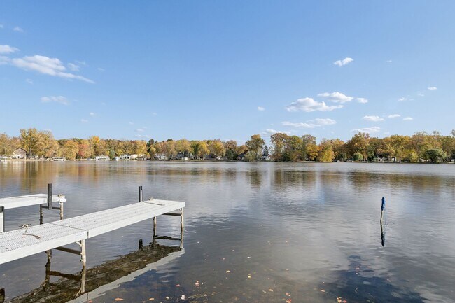 Building Photo - Charming 3-Bed, 2.5-Bath Home in Pinckney!