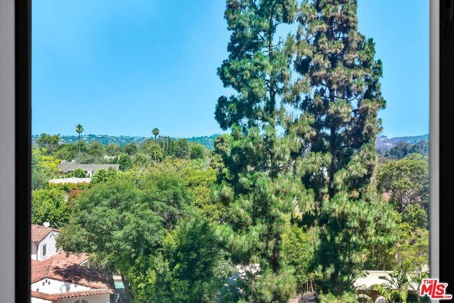 Building Photo - 865 Comstock Ave