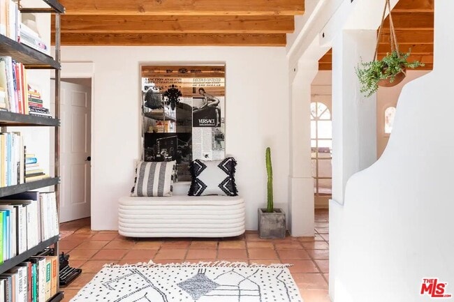 Building Photo - 3539 Canon Dr