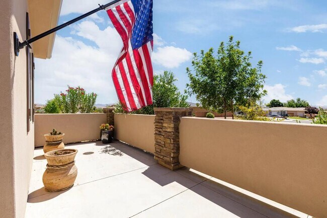 Building Photo - 2713 E 430 N