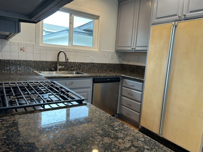 Building Photo - Wonderful 3 Bedroom, 2 Bath Home