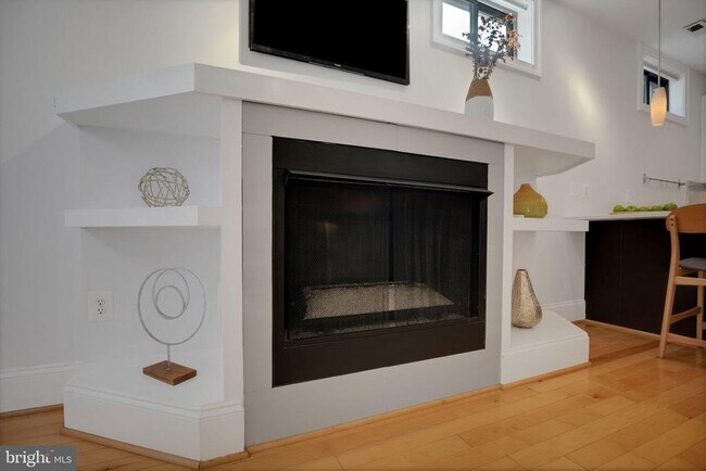 Building Photo - 2106 10th St NW