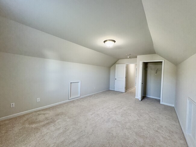 Building Photo - 189 Traverse Dr