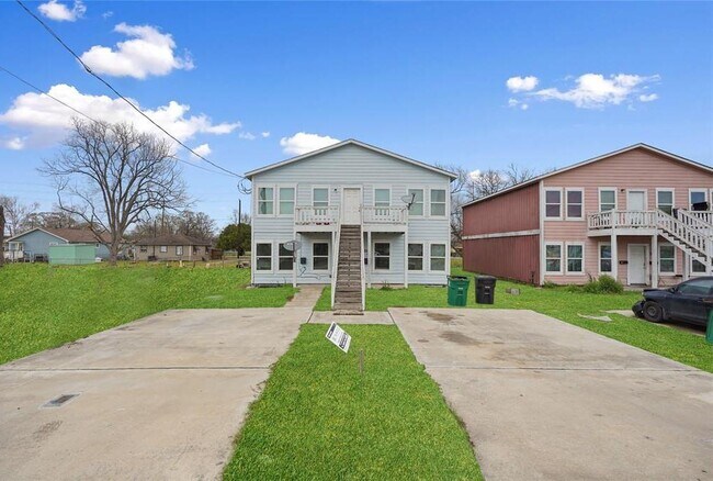 Building Photo - 3541 Mt Pleasant St