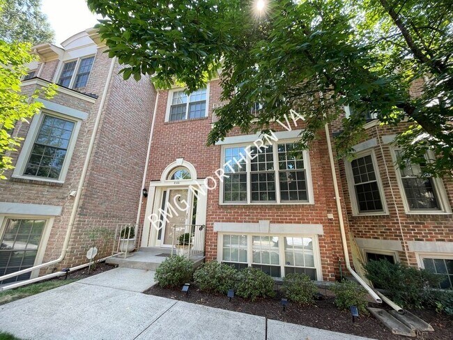 Building Photo - 2105 Kings Garden Way