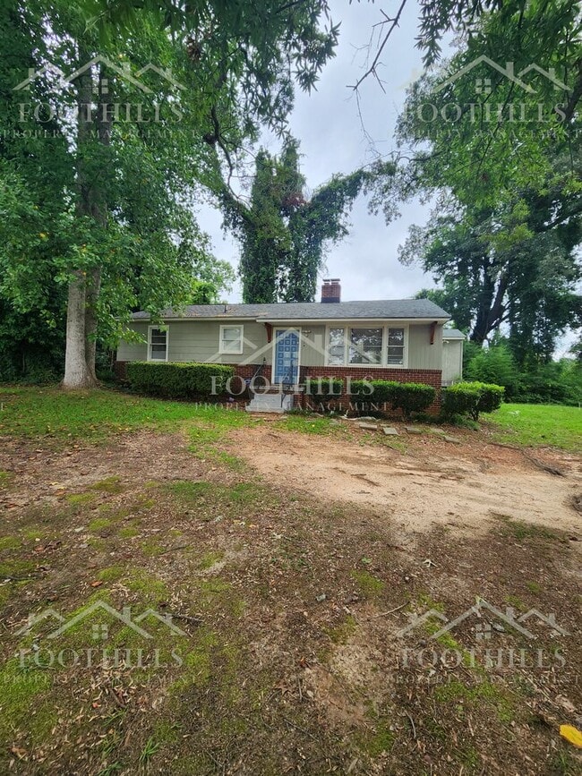 Building Photo - Spacious 3-Bedroom Near Anderson Universit...