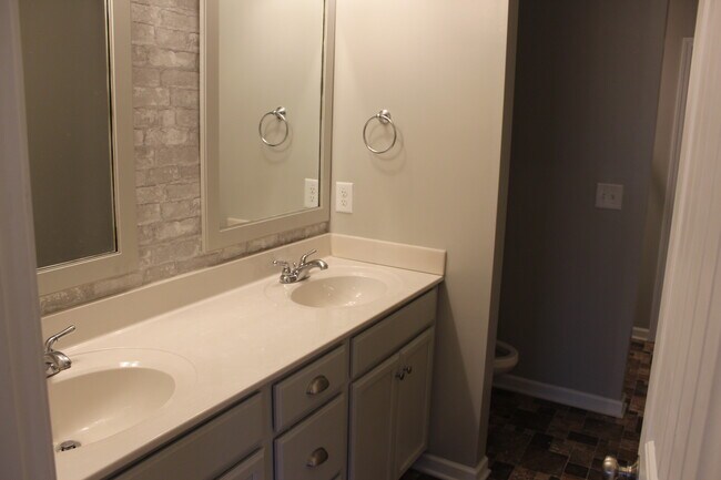 Master Bathroom - 4822 Landover Bluff Way