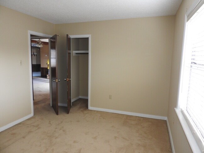 Building Photo - 2014 Beechwood Blvd