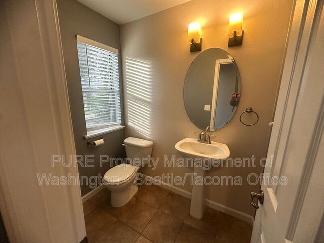 Building Photo - 2327 S I St