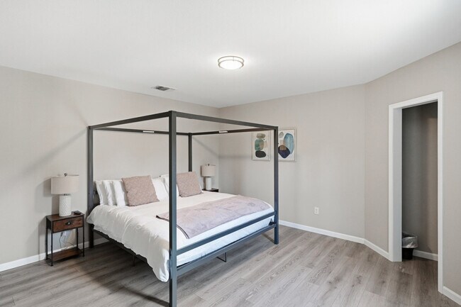 Building Photo - 830 Porter St