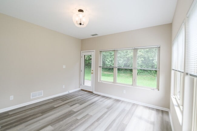 Building Photo - 2 bed 2 bath Ranch Townhouse in Winfield