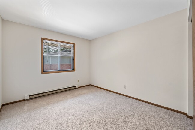 Building Photo - Upper 2 Bedroom 1.5 Bathroom Apartment  Available