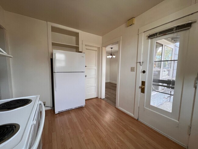 Building Photo - e2607