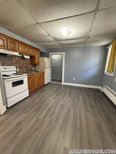 Building Photo - 428 Salem St