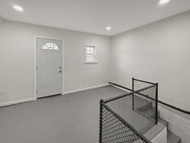 Building Photo - Spacious 3BR Home with Finished Basement & Flex Space