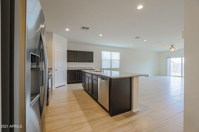 Building Photo - 30861 W Columbus Ave